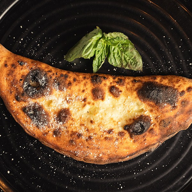 Calzone Quattro Formaggi
